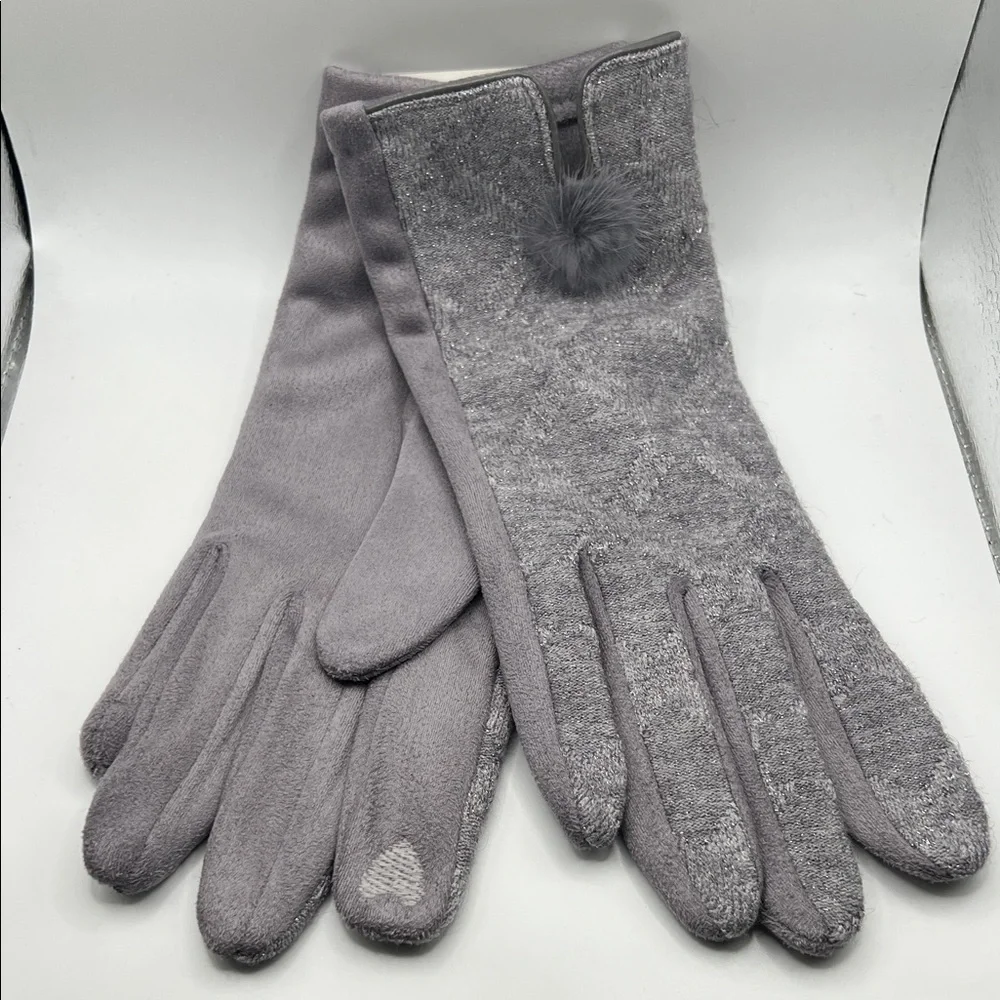 715. Elegant Gloves with Pom Pom